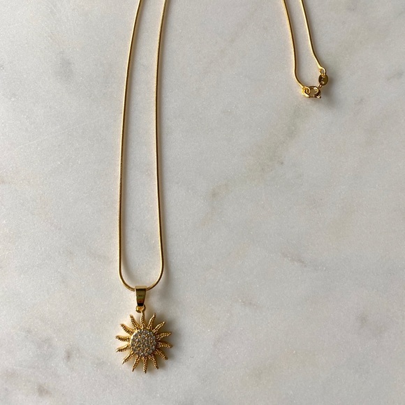 18k Gold Filled Celestial Sun Necklace 18” - Picture 2 of 2